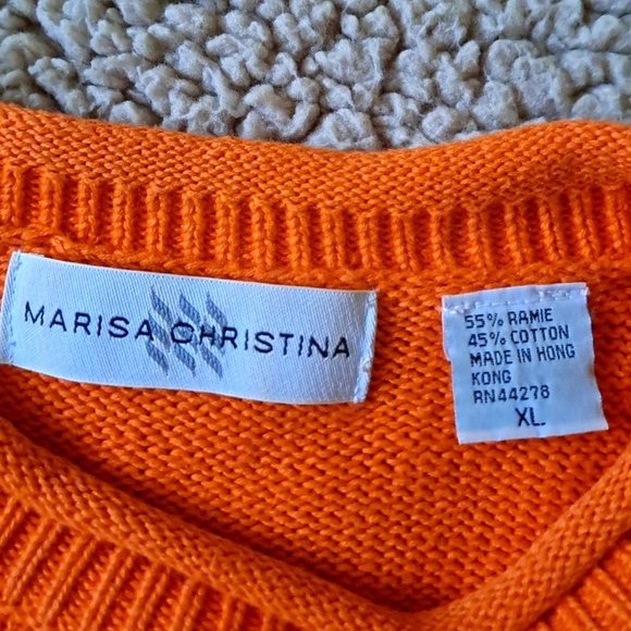 Sweater with colorful appliques. - Picture 2 of 4